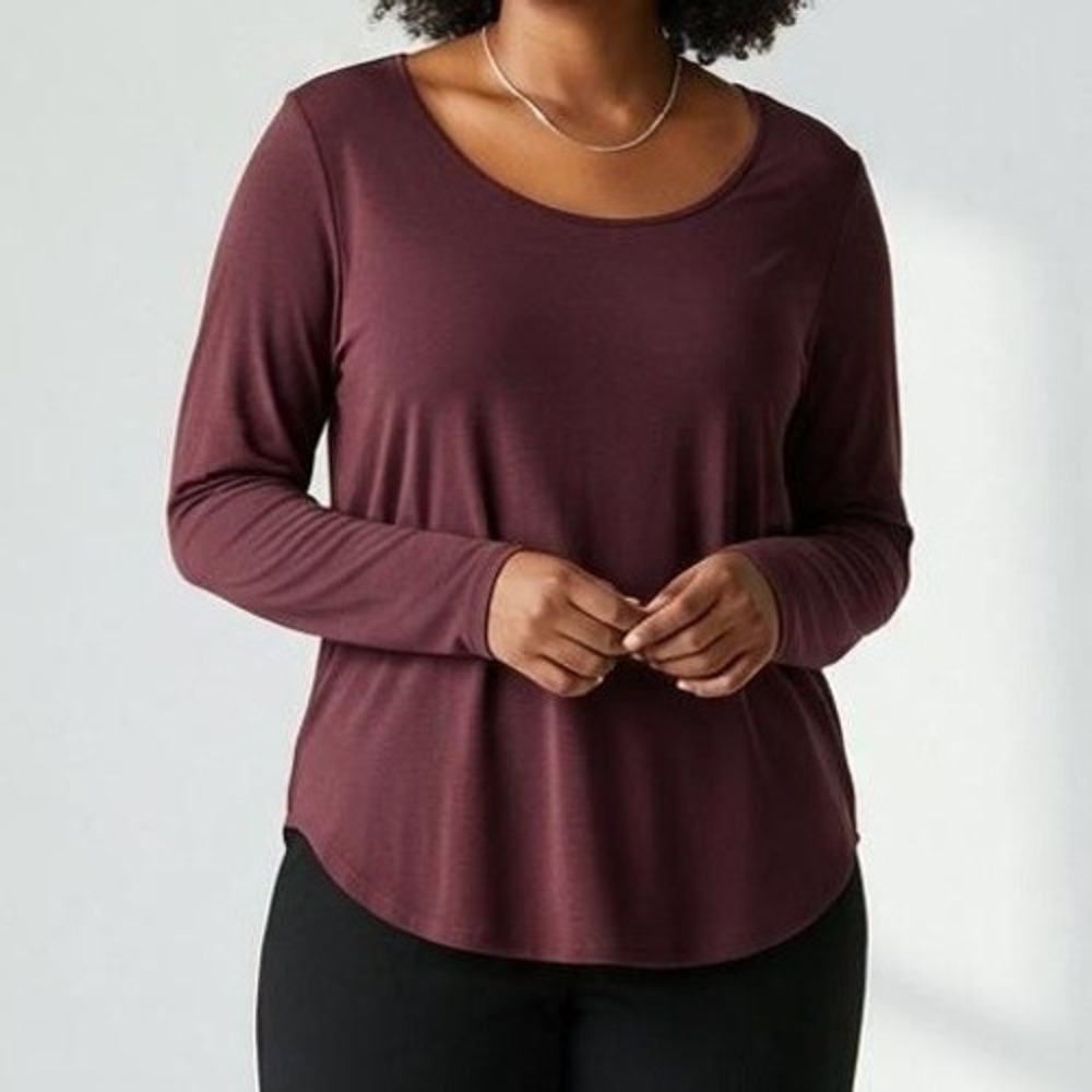 Roz & Ali Top Size M Red Long Sleeve Stretchy Scoop Neck Minimalist Office Wear